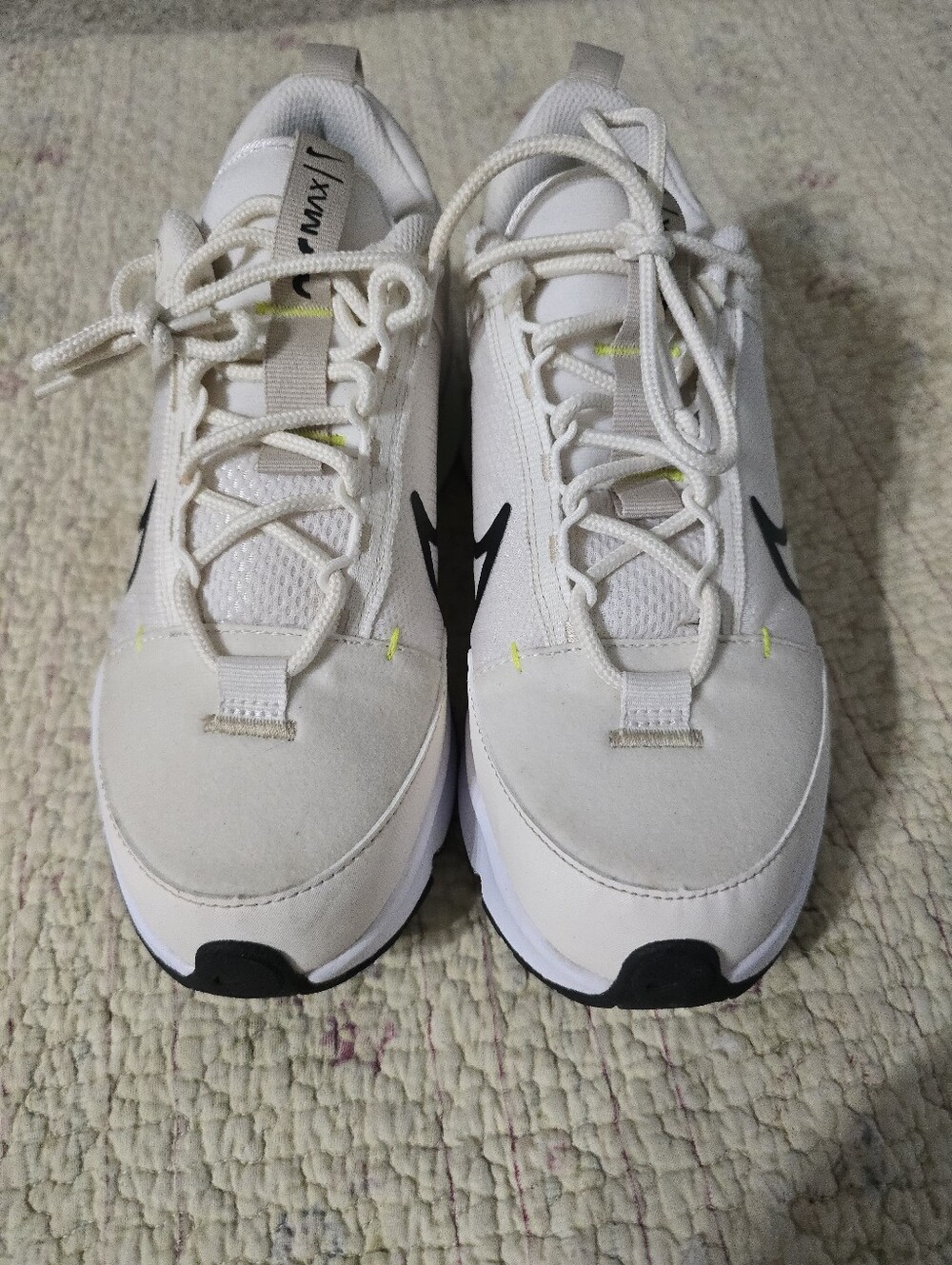 Nike Air Max INTRLK women’s sneakers in size 7.5.